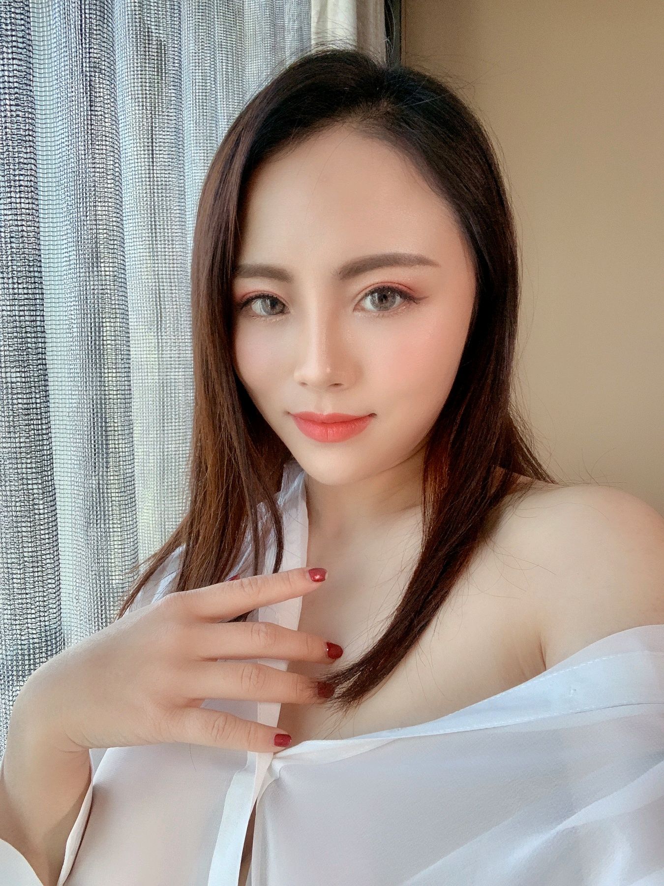 秀人网瑞瑞 – E奶女神美臀女神尺度全开 32P+18V  ​