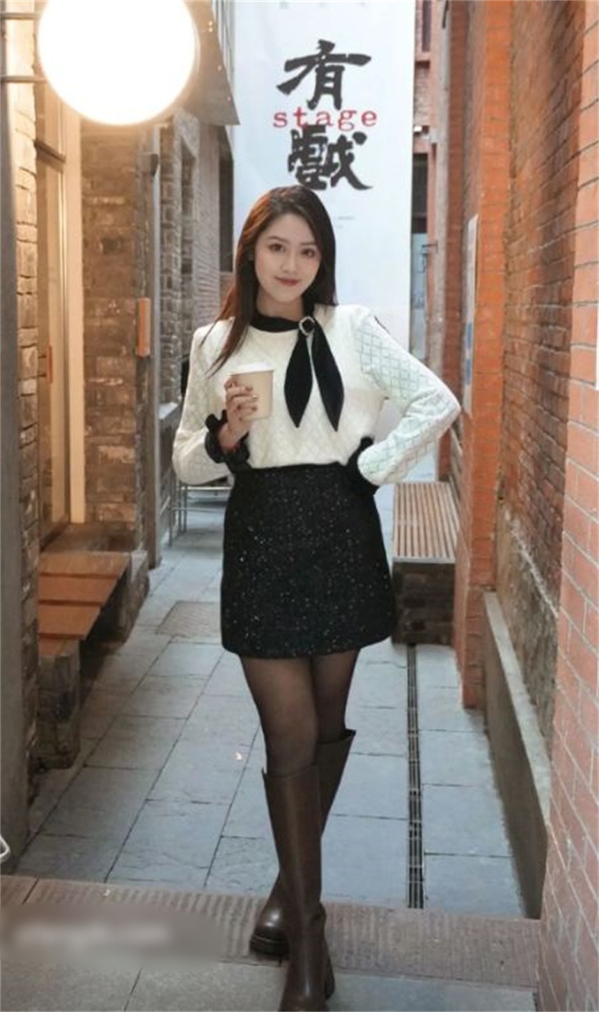 極品洩密上海高顔值白富美極品女神的反差一面 8P1V