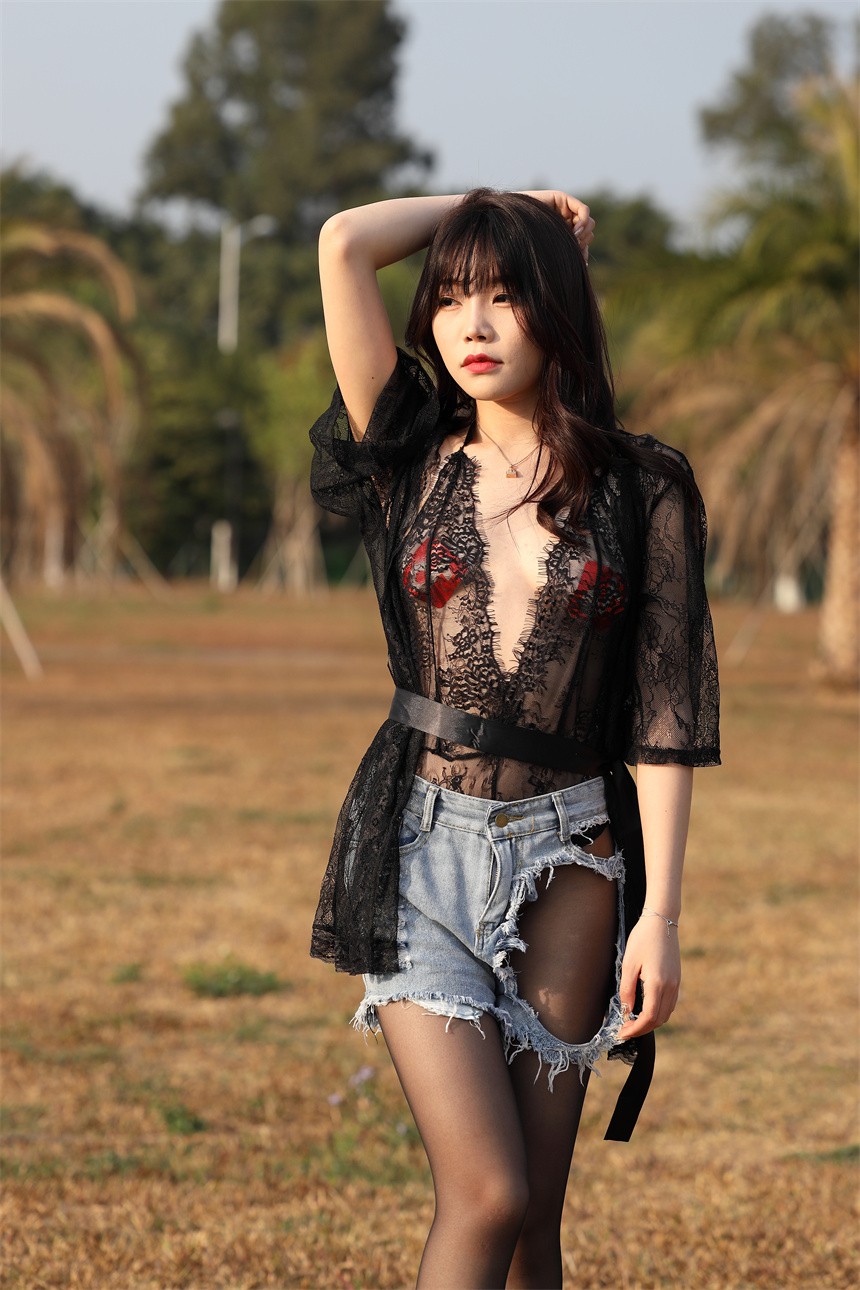 秀人网模特芝芝黑丝模拍福利无水印套图 351P