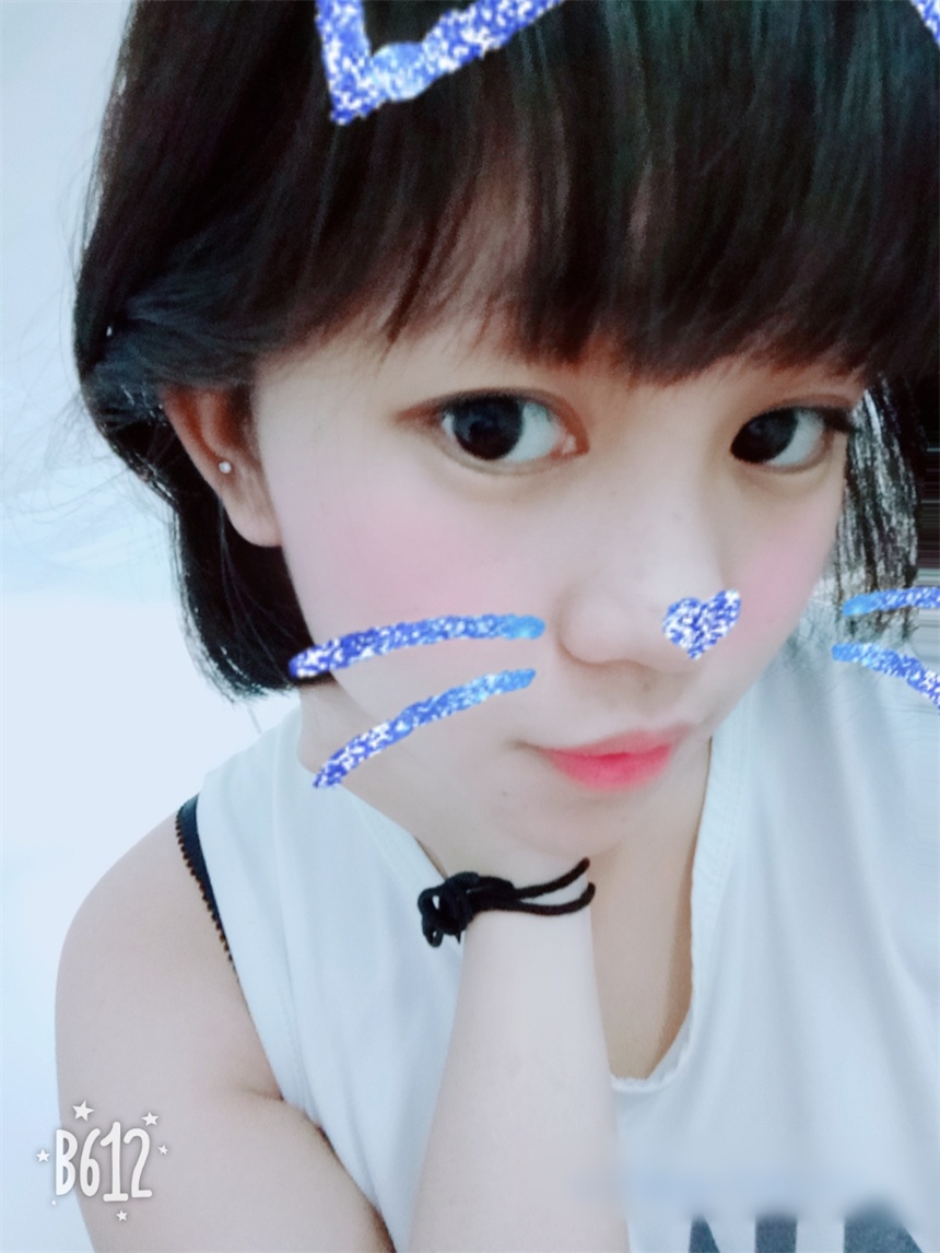 学妹00后诱惑自拍套图流出 3516P